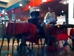 Veřejný sex v restauraci